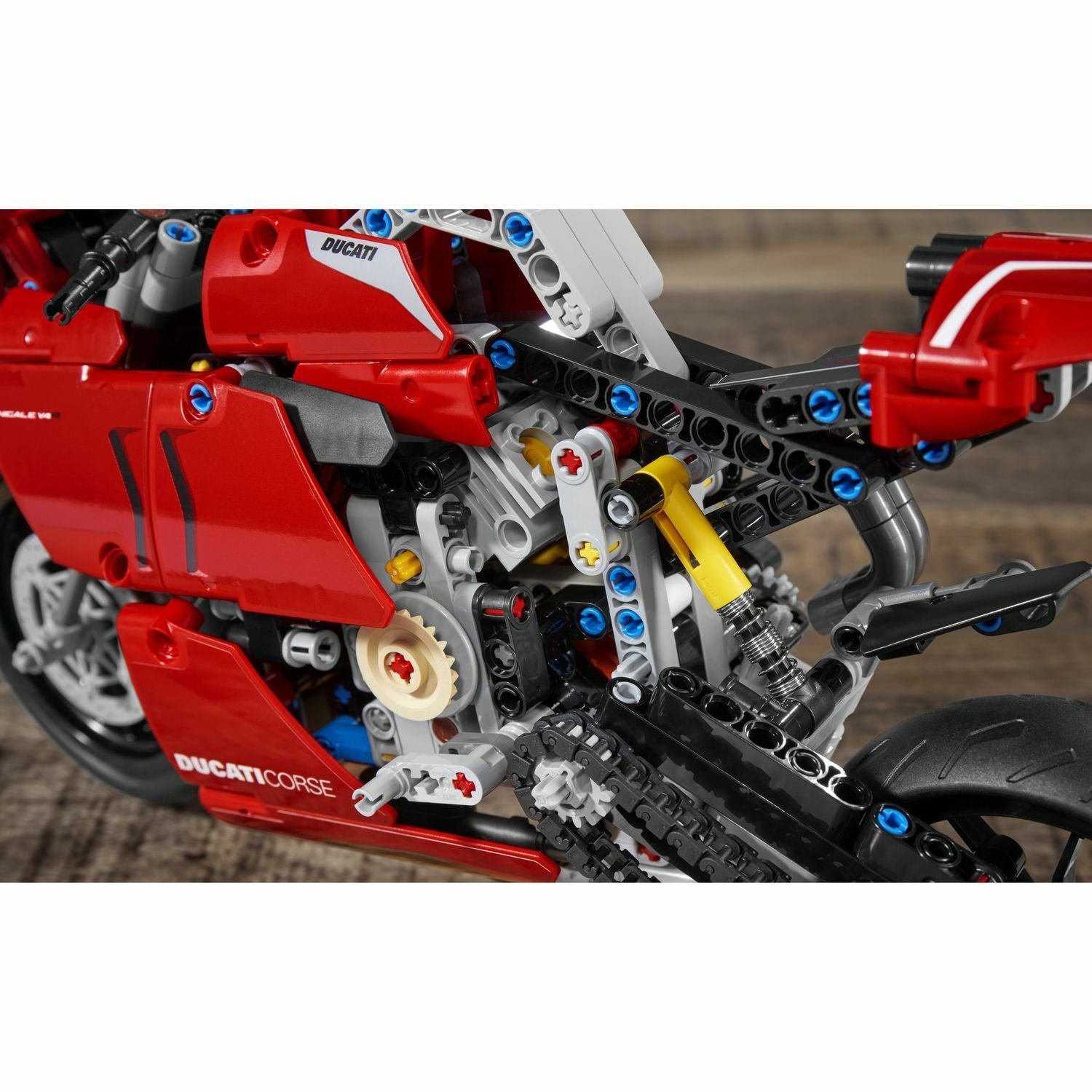 Lego Technic 42107 Ducati Panigale V4 R