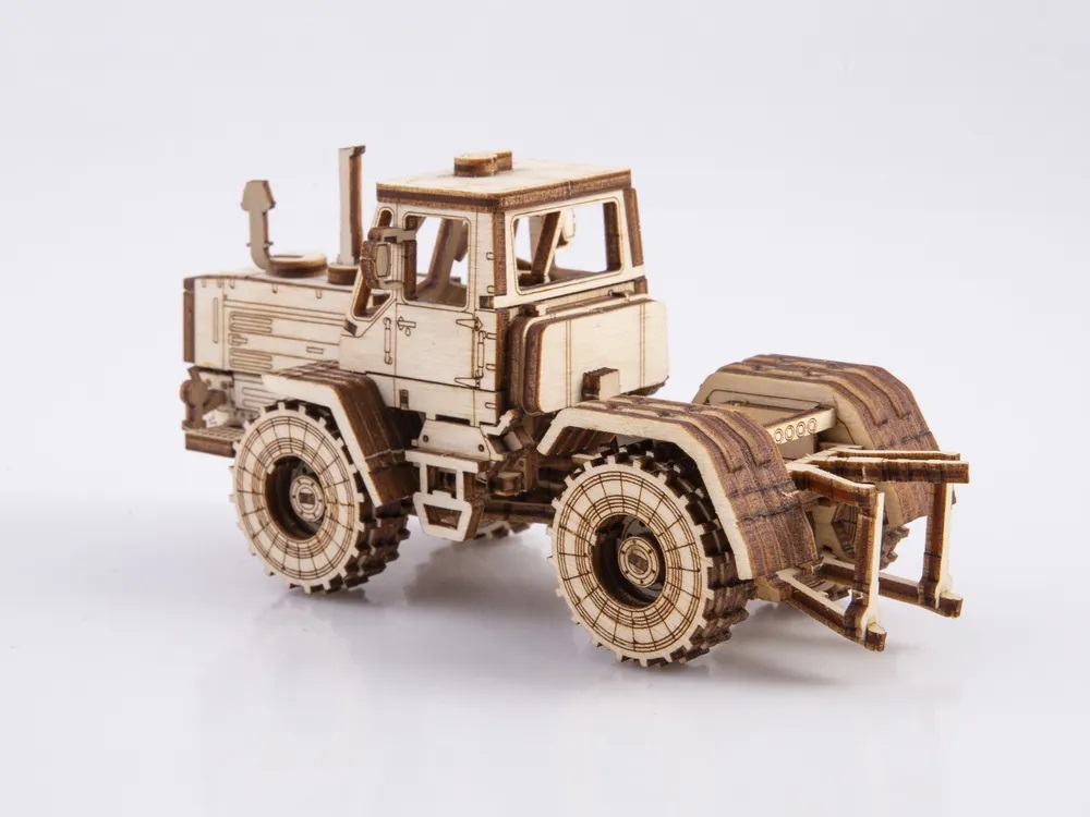 Сборная деревянная модель Baumi Трактор T-150К 1/43 арт.12202