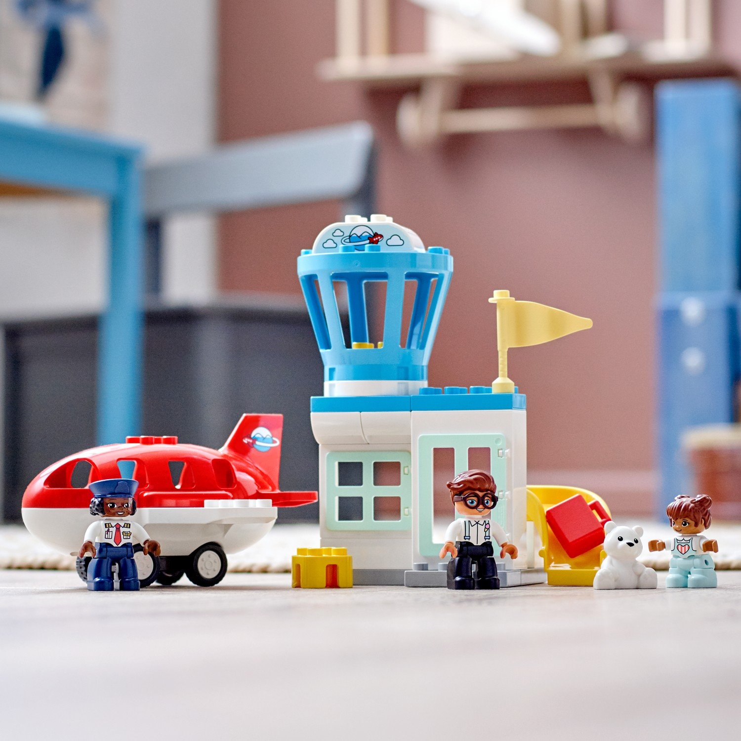 Конструктор LEGO Duplo Town 10961 самолет и аэропорт