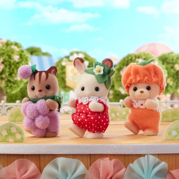 Набор Sylvanian Families 2057 Малыши в костюмчиках фруктов