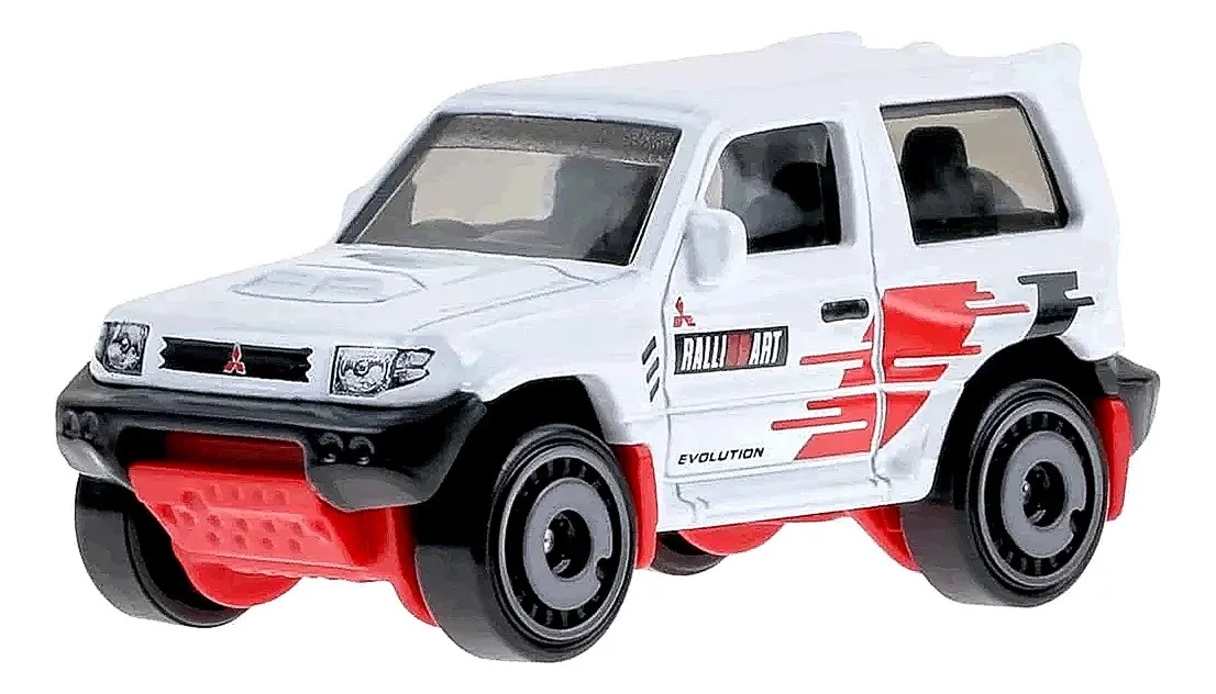 Машинка Hot Wheels HKK36 Mud Studs 2023 Mitsubishi Pajero Evo Белый 3/5