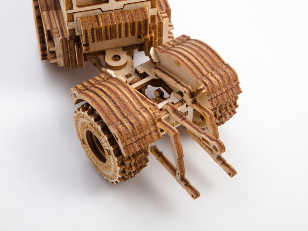 Сборная деревянная модель Baumi Трактор К-700 1/43 арт.12201